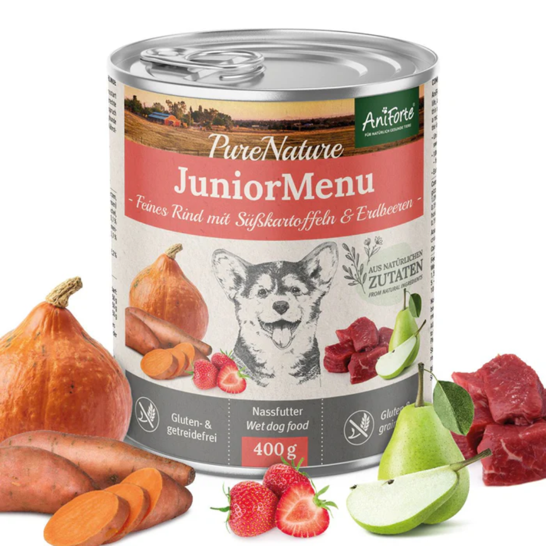 Second design tin of AniForte PureNature Junior Menu Beef wet food, surrounded by raw ingredients including strawberries and sweet potato.