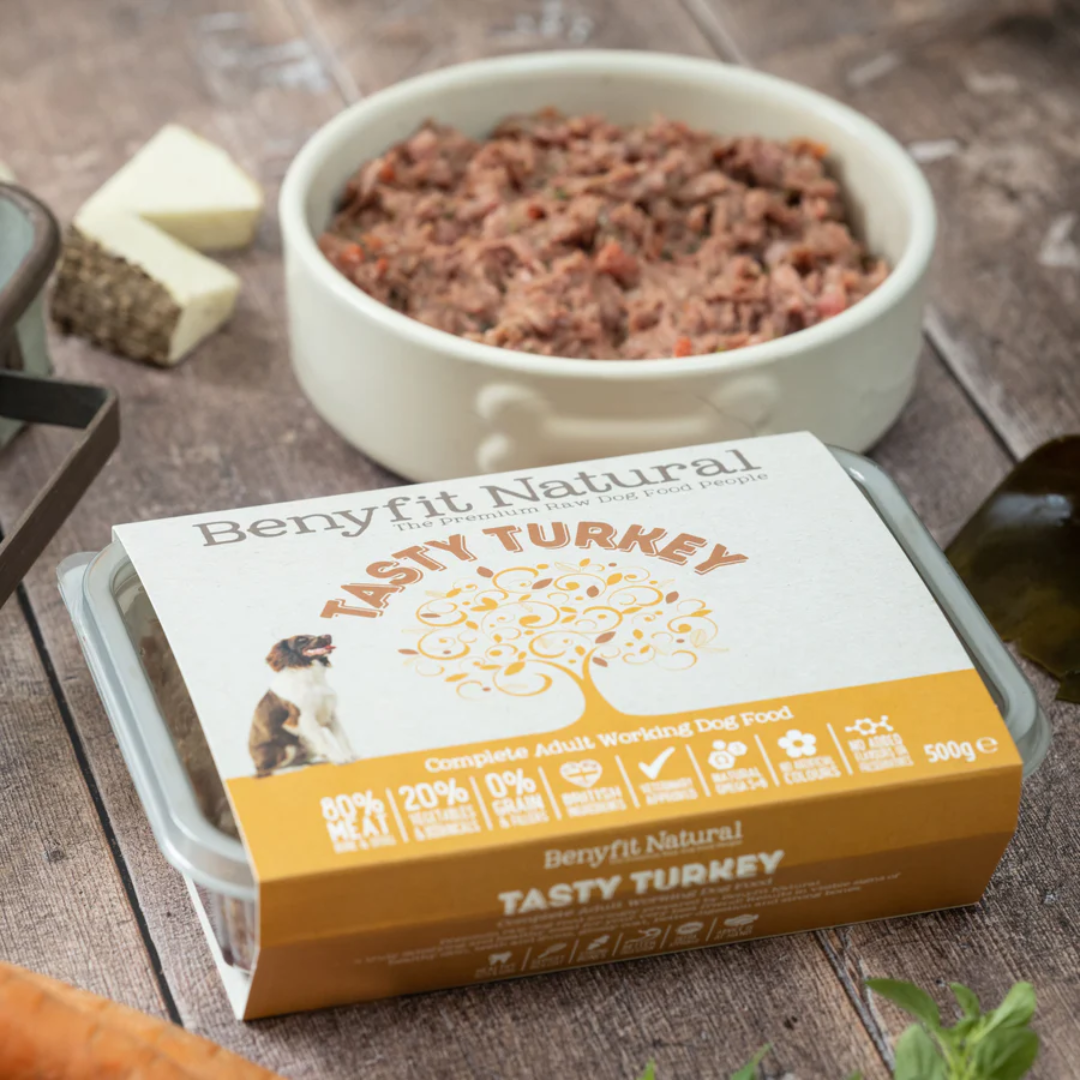 Pack of Benyfit Natural Tasty turkey, with a bowl of the mince in the background.